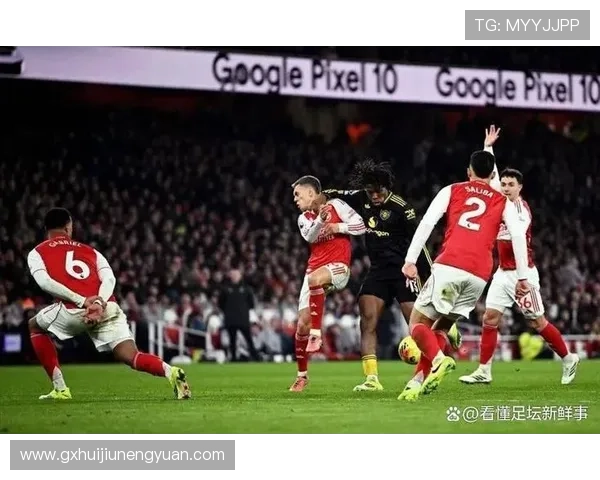 曼联反复重建背后暴露长期战略缺失,球队稳定性面临考验 曼联反复重建背后暴露长期战略缺失,球队稳定性面临考验