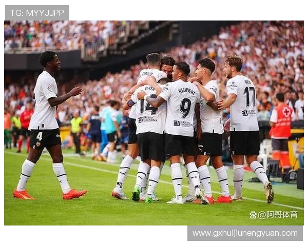 瓦伦西亚重返欧战前景分析，竞争格局变化影响赛季走势