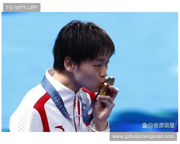 全红婵泳池边戴个奢华手表，谁能想到她还是那个跳水小女孩啊？