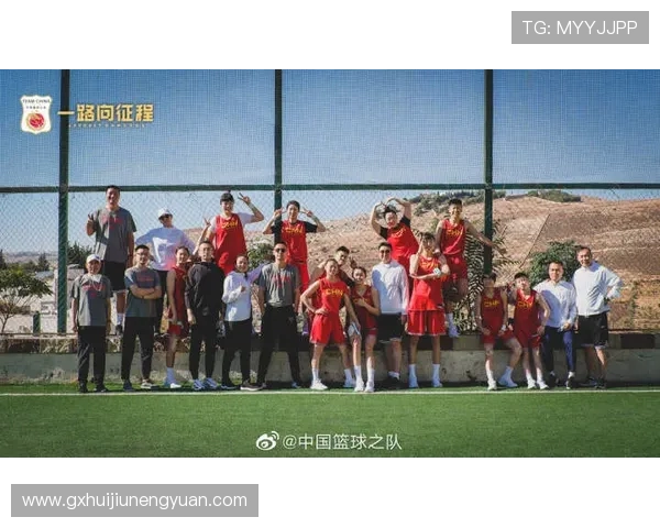 张帅训练完直接拎着爱马仕去菜市场砍价